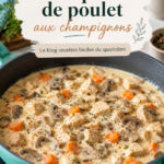 Blanquette de poulet aux champignons servie dans une assiette en porcelaine