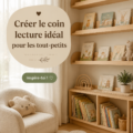 Coin lecture douillet pour enfants avec des livres colorés et des coussins