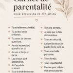 Une femme écrivant dans un journal parental, entourée de jouets pour enfants, symbolisant la parentalité chaleureuse.
