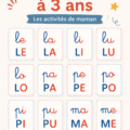 Maman et enfant heureux en train de lire un livre ensemble