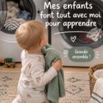 Une mère et son enfant s'amusent ensemble en cuisinant, illustrant l'apprentissage partagé.