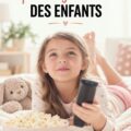 Une image qui montre des enfants attentifs regardant un documentaire éducatif ensemble.