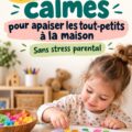 Un enfant en train de jouer avec des blocs de construction, représentant une activité calme à la maison.
