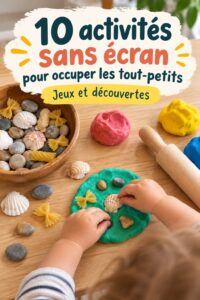 Un enfant souriant jouant avec des blocs colorés, une activité sans écran stimulante.